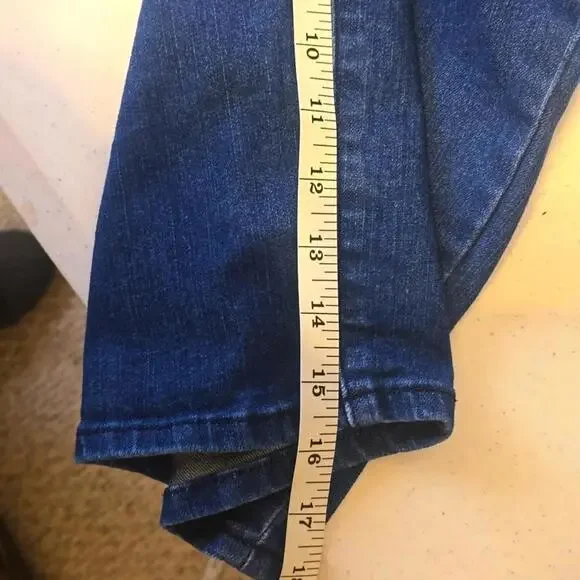 CODE BLEU Women's Denim Capri Pants - Classic Blue - Picture 9 of 11